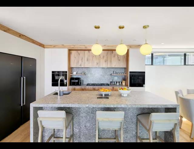 6 BEDROOM HOUSE TO LET IN CAMPS BAY